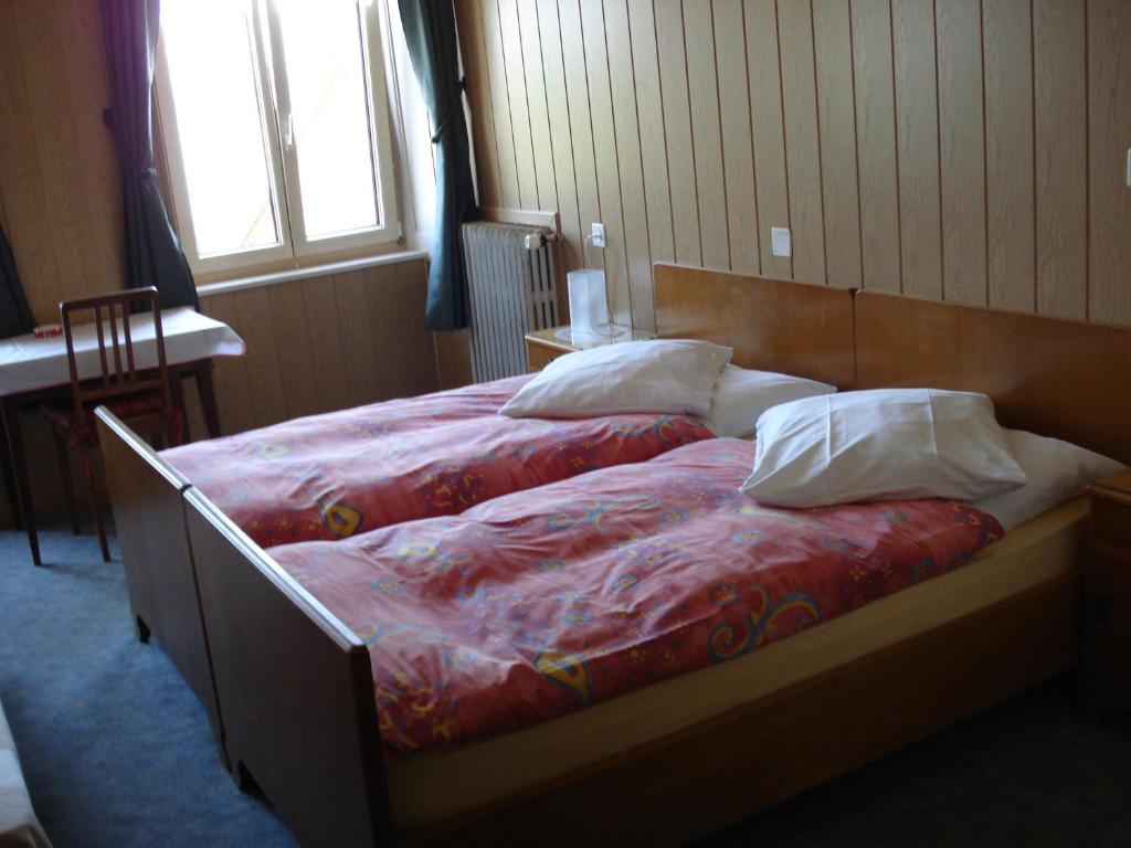 Les Tilleuls Hotel Gorgier Ruang foto